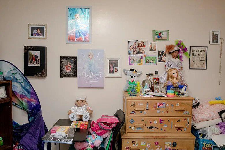 Loryann's room before moving out is decorated with photos of her family and friends. YEHYUN KIM / CTMIRROR.ORG