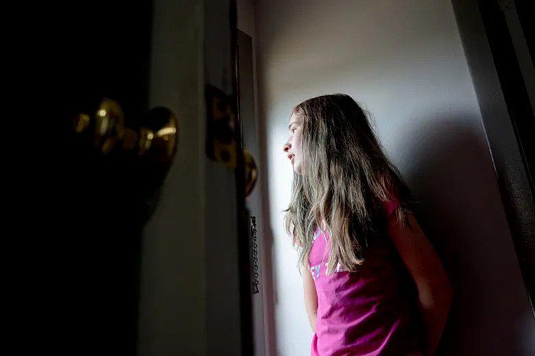 Loryann watches neighbors and friends who came to help the family move out. "This is why I don't like moving. It's a lot of things going on just one day. It's one of those crazy days," Loryann said. YEHYUN KIM / CTMIRROR.ORG