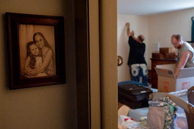 A photo of Loryann Pisani and her mother, Kristine Pisani, hangs in the hallway. "I don't like moving. You have to pack everything," Loryann said. "People keep going in and out the day before moving." YEHYUN KIM / CTMIRROR.ORG
