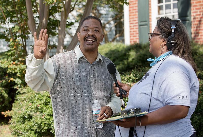 WUNC Reporter Leoneda Inge interviews Sherman Johnson, 60, who moved from Charlotte to Warrenton for a job 40 years ago. Johnson said he currently does not have health insurance. Credit Christine Nguyen / For WUNC