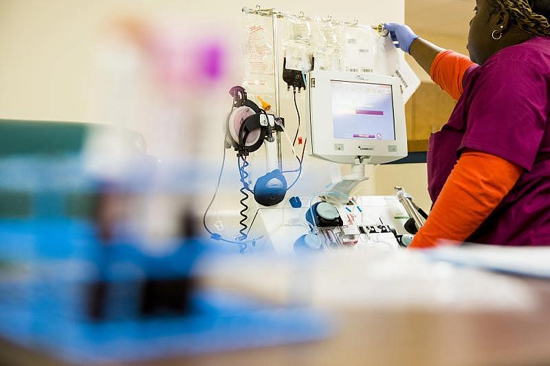 A staff member works at Carter BloodCare in Addison. A technology exists that can keep pathogens in donated blood from replicating. But federal blood screening guidelines don’t call for its use, and blood centers in Texas don’t use the technology. (Smiley N. Pool/Staff Photographer)