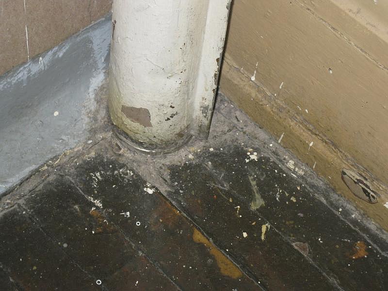 UNNAMED SOURCE AT OLNEY ELEMENTARY: A sample of settled dust taken in January from the floor around this hallway pipe near a sixth-grade classroom at Olney Elementary tested at 8.5 million asbestos fibers. In late May a retest of the same area found 10.7 million fibers. The asbestos pipe is partially encased in a metal jacket.
