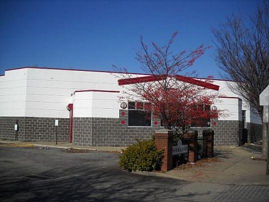 Dare to Care Food Bank has initiated plans to move its production kitchen and administrative offices to the former Parkland Grocery store building at 1200 S. 28th St. (Photo: Courtesy Jefferson County PVA)