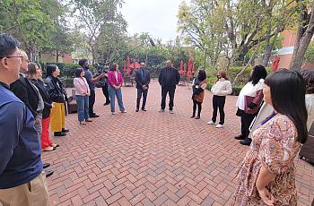 Reporters gather in a circle on the USC campus.