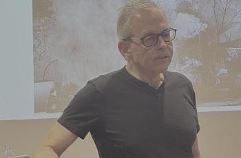 Maneul Pastor speaks to an audience.