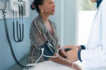 Doctor monitoring patients health via apparatus