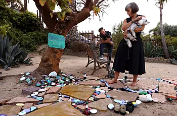 Memorial in the front yard of a home