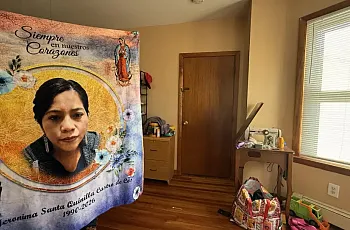 A women's picture in a room 