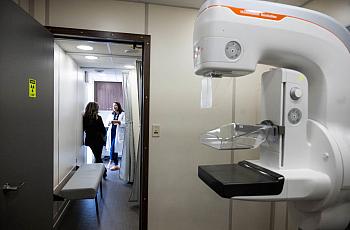 Two people talking in a lab