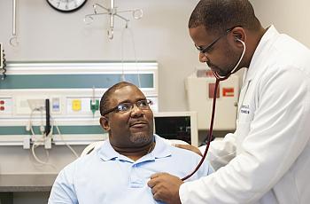 A doctor diagnosing patient 
