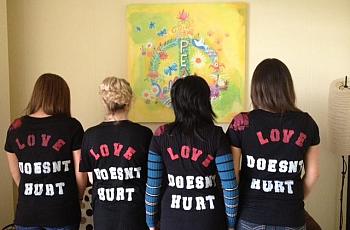  “El amor no debe doler,” or “Love shouldn't hurt” read the T-shirts promoting a clinic to support victims of domestic violence.