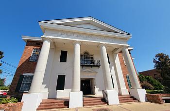 The courthouse in Starkville, Mississippi.
