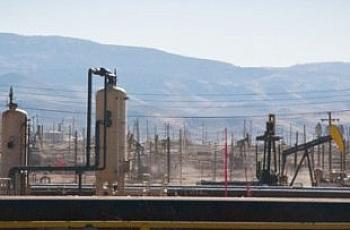 Boilers in an oilfield along the Petroleum Highway in California. (Tara Lohan)