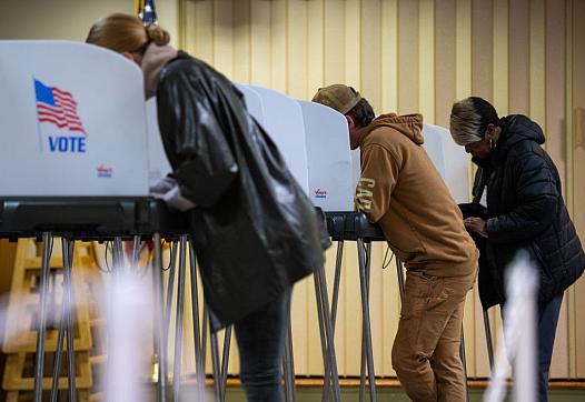 People voting