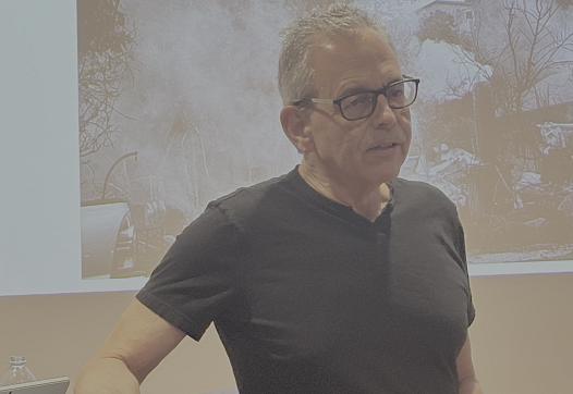 Maneul Pastor speaks to an audience.