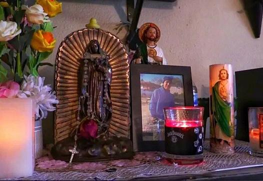 Altar en honor a la memoria de José Juan Méndez, abatido por el LAPD en 2016