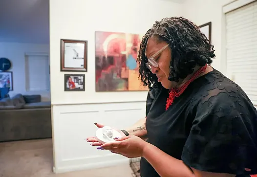 Person holding an impression 