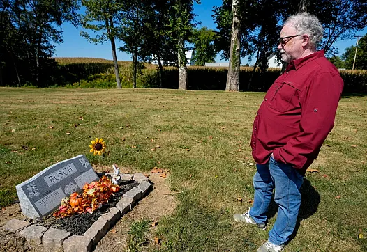 Person standing in front of a toumb