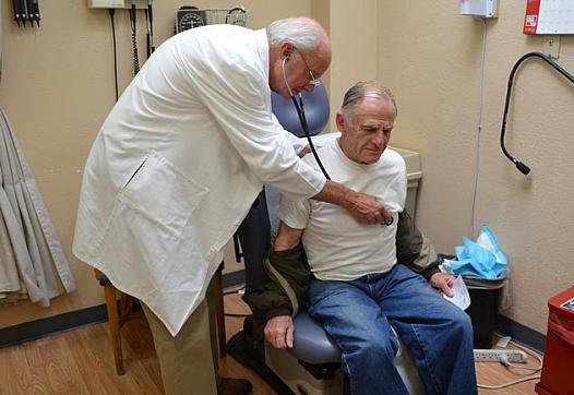 Charles Condelos, a retired banker, regularly goes to the Santa Barbara Neighborhood Clinics for his primary care and to renew his prescription for back pain medication. He says Dr. Charles Fenzi, who was treating him that day at the Westside Clinic, and Dr. Susan Lawton are some of the best people he’s ever met. (Giana Magnoli / Noozhawk photo)