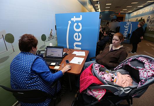 Lexington resident Jennifer Gaines renews her enrollment at a Kynect store in Fayette Mall. Photo: Emily Maxwell | WCPO