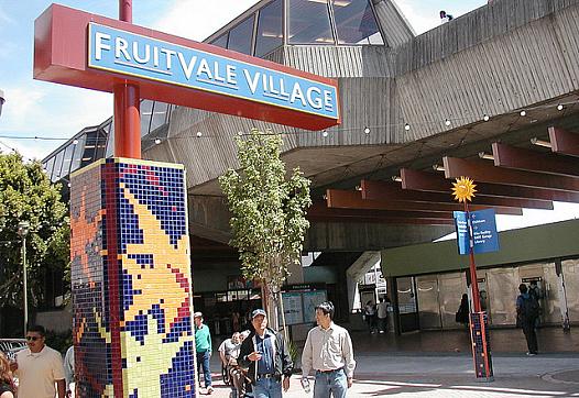 La Clínica de la Raza serves a diverse population in Oakland's Fruitvale neighborhood.