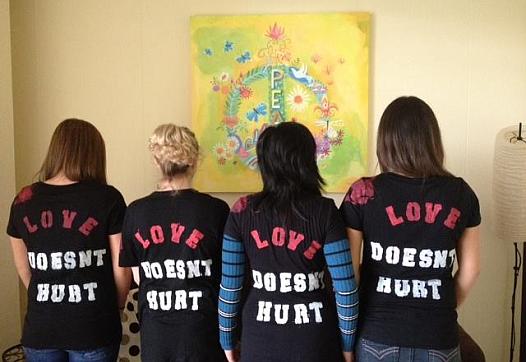 “El amor no debe doler,” or “Love shouldn't hurt” read the T-shirts promoting a clinic to support victims of domestic violence.