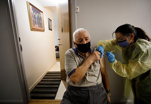 Man receives vaccine