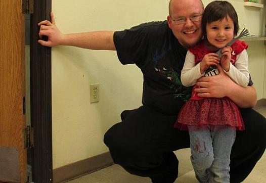 Four-year-old Alyson Potter with dad, Anthony Potter, Cheyenne River Youth Project youth programs assistant (Stephanie Woodard)