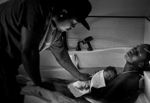 Aysha-Samon Stokes rests in the birthing bath at Kindred Space LA’s South LA birthing center on Mother’s Day, 2021.