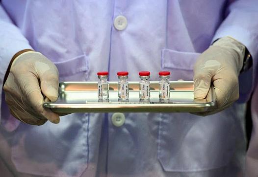 How can reporters responsibly cover preliminary research on COVID-19 drugs and vaccines?