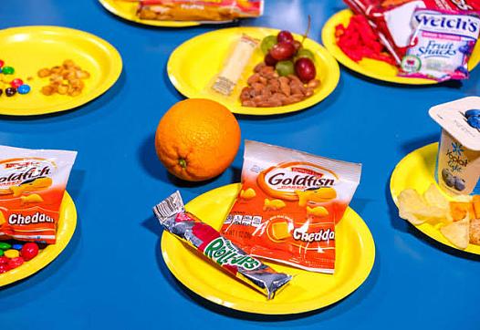 Only a third of the afterschool programs reviewed by LAist/KPCC spent more than 2% of their snack budget on fruits and vegetable