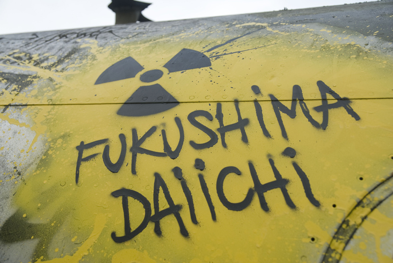 nuclear radiation, reporting on health, fukushima, vicente navarro, michael moyer